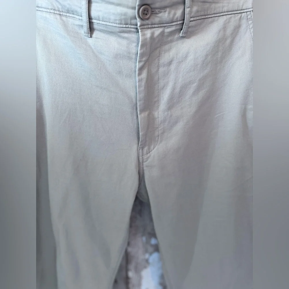 Levi’s Slacks Tan Size 38x32 Flat Front